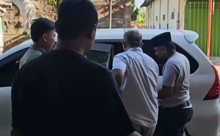 Mantan anggota DPRD Sumenep saat ditangkap Polres Pamekasan.