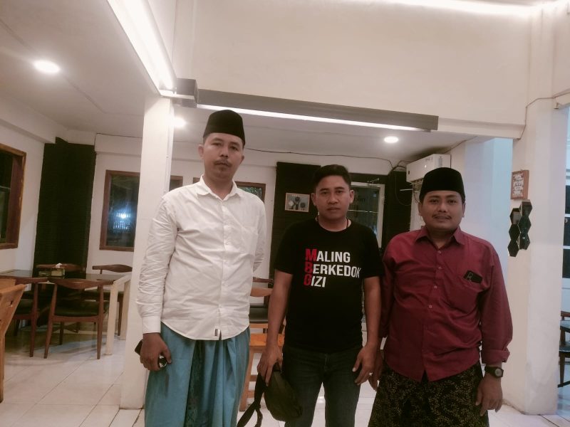 Baju putih adalah dan baju merah adalah utusan DPP Persatuan Antar Alumni Dan Simpatisan. Tengah baju hitam adalah pengacara dari pihak korban.