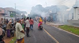 Ludes Terbakar Gudang Kayu dan Toko Bangunan di Pasean Pamekasan, Ditaksir Rugi Rp 2 Miliar.