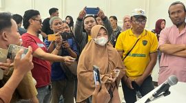 Salah satu korban saat mendatangi Polres Pamekasan.