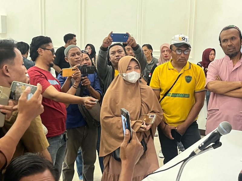 Salah satu korban saat mendatangi Polres Pamekasan.