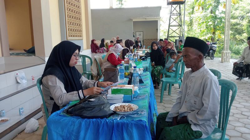 Remaja Masjid Nurul Iman Pamekasan Gelar Bakti Sosial dan Tebar Daging Kurban.