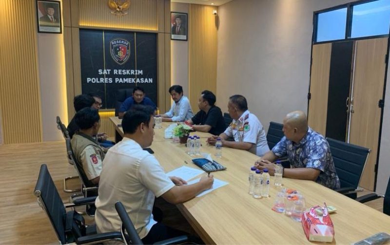 Satreskrim Polres Pamekasan Diskusi dan Sosialisasi KUHP dan KUHAP Baru Bersama Penyidik PNS.