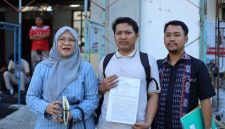 Jurnalis Beritajatim.com, Rama Indra Surya Permana, menjalani pemeriksaan tambahan terkait kasus dugaan intimidasi dan kekerasan yang melibatkan oknum anggota kepolisian. Pemeriksaan berlangsung di Kepolisian Resor Kota Besar (Polrestabes) Surabaya, Jawa Timur, pada Kamis (11/6/2026).