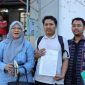 Jurnalis Beritajatim.com, Rama Indra Surya Permana, menjalani pemeriksaan tambahan terkait kasus dugaan intimidasi dan kekerasan yang melibatkan oknum anggota kepolisian. Pemeriksaan berlangsung di Kepolisian Resor Kota Besar (Polrestabes) Surabaya, Jawa Timur, pada Kamis (11/6/2026).