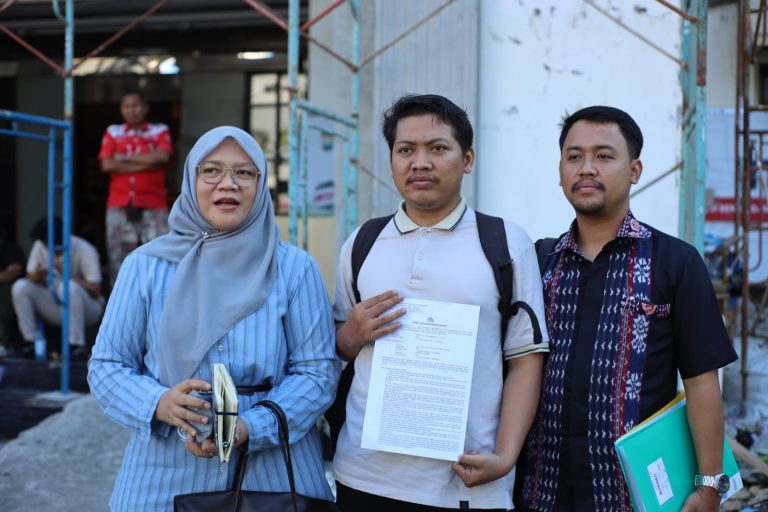 Jurnalis Beritajatim.com, Rama Indra Surya Permana, menjalani pemeriksaan tambahan terkait kasus dugaan intimidasi dan kekerasan yang melibatkan oknum anggota kepolisian. Pemeriksaan berlangsung di Kepolisian Resor Kota Besar (Polrestabes) Surabaya, Jawa Timur, pada Kamis (11/6/2026).