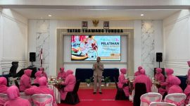 Bidik Kapasitas Anggota, Bhayangkari Polres Pamekasan Ikuti Pelatihan Table Manner.