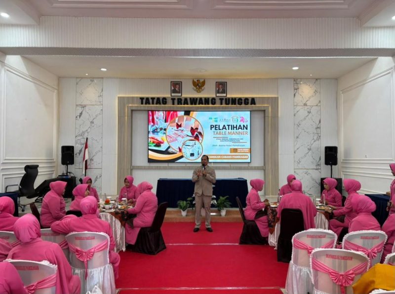 Bidik Kapasitas Anggota, Bhayangkari Polres Pamekasan Ikuti Pelatihan Table Manner.