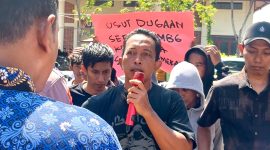 Lingkar Melati Bersatu saat melakukan aksi.