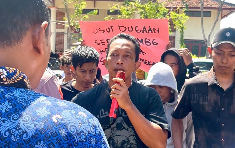 Lingkar Melati Bersatu saat melakukan aksi.
