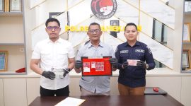 AKP Suyanto tengah.