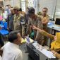 Demo Panas! Massa Terobos Masuk Ruang Kerja Kasubag Umum Cari Surat Tugas Bupati Pamekasan.