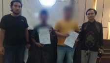 Dua pemuda saat diringkus Polisi di Sampang.