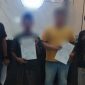 Dua pemuda saat diringkus Polisi di Sampang.