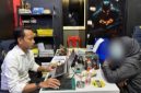 Terduga pelaku saat diamankan polres Sampang.