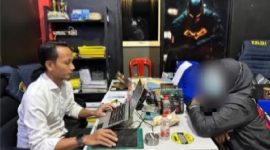 Terduga pelaku saat diamankan polres Sampang.