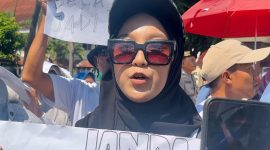Pendemo Minta Bupati Pamekasan Perhatikan Janda Pengangguran, Relawan : MBG Harus Tetap Lanjut.