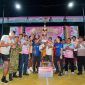 Caption Foto: Tim Klub Voli Merpati Tri Tunggal Putra asal Desa Sumedangan, Kecamatan Pademawu, merayakan keberhasilan usai meraih juara pertama pada Open Turnamen Bola Voli Taruna Cup Kabupaten Pamekasan 2026 di Kecamatan Konang.