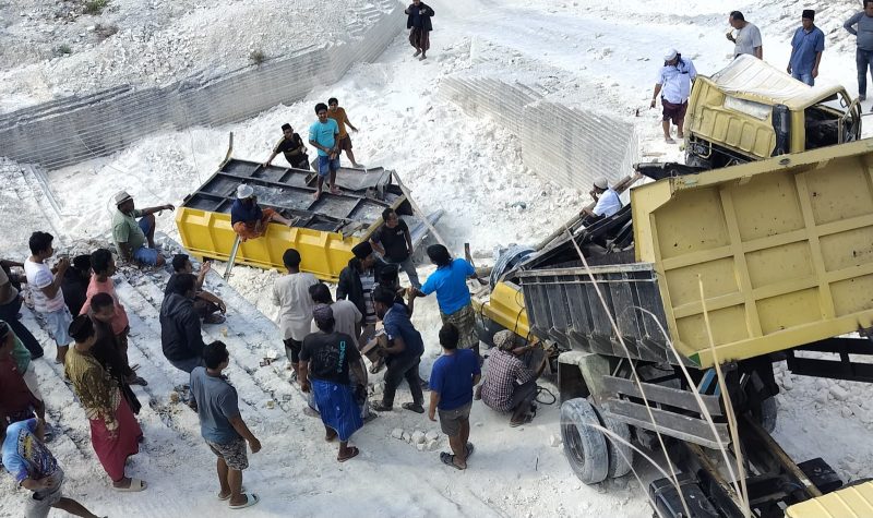 Di Jurang Galian C Ilegal Lesong Daya Pamekasan, Dump Truk Alami Kecelakaan, Ini Kata Polisi.