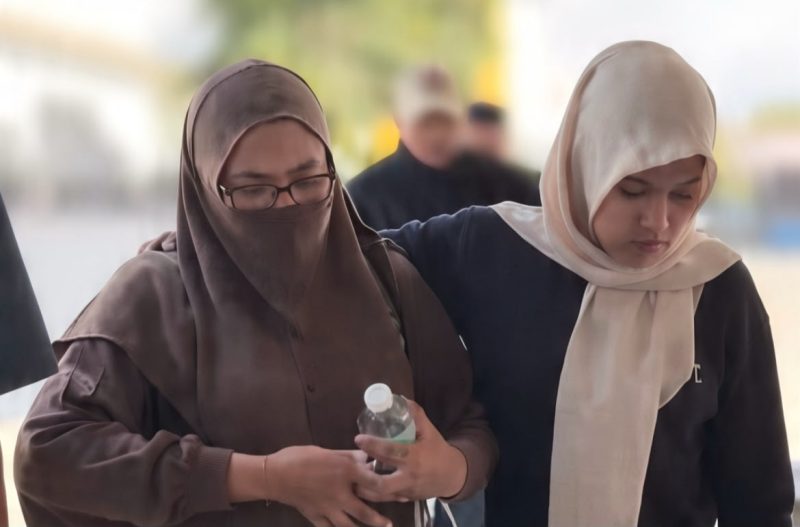 Direktur CV Dzarrin Putra Utama (kiri).