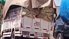 Tangkapan layar video mobil kopdes dibuat angkut tembakau.