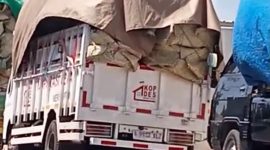 Tangkapan layar video mobil kopdes dibuat angkut tembakau.