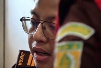 Tim jaksa saat melakukan penggeledahan.