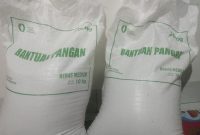 Beras bantuan.