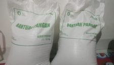 Beras bantuan.