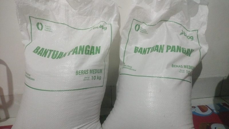 Beras bantuan.