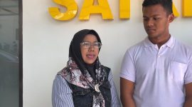 Tangis Sang Ibu Pecah di Polres Pamekasan, Minta Oknum yang Diduga Menuduh Anaknya LGBT Diproses Hukum.