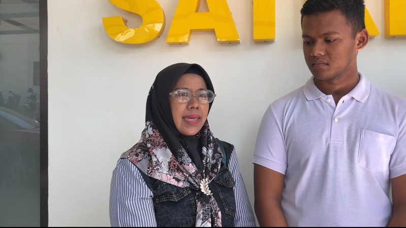 Tangis Sang Ibu Pecah di Polres Pamekasan, Minta Oknum yang Diduga Menuduh Anaknya LGBT Diproses Hukum.