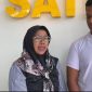 Tangis Sang Ibu Pecah di Polres Pamekasan, Minta Oknum yang Diduga Menuduh Anaknya LGBT Diproses Hukum.