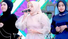 Sejumlah artis Adella di Pamekasan.
