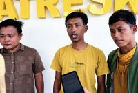 Aktivis saat mengadukan ke Polres Pamekasan.