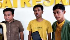 Aktivis saat mengadukan ke Polres Pamekasan.