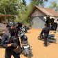 Polres Pamekasan saat gerebek lokasi.