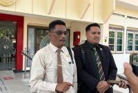 Ach Suhairi (kiri).
