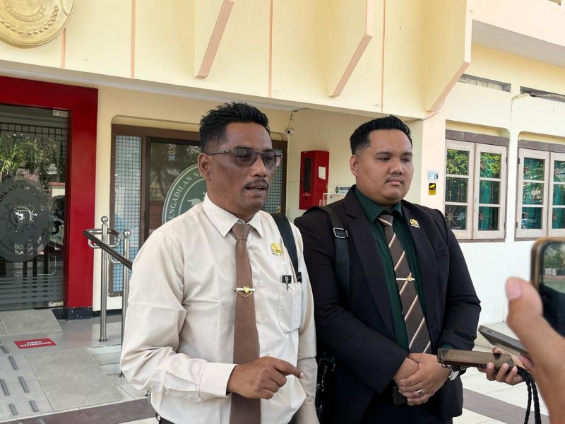 Ach Suhairi (kiri).