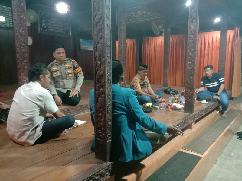 Polres Pamekasan saat terjun ke lokasi.