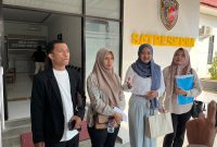 Korban saat didampingi kuasa hukumnya di Mapolres Pamekasan.