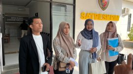Korban saat didampingi kuasa hukumnya di Mapolres Pamekasan.